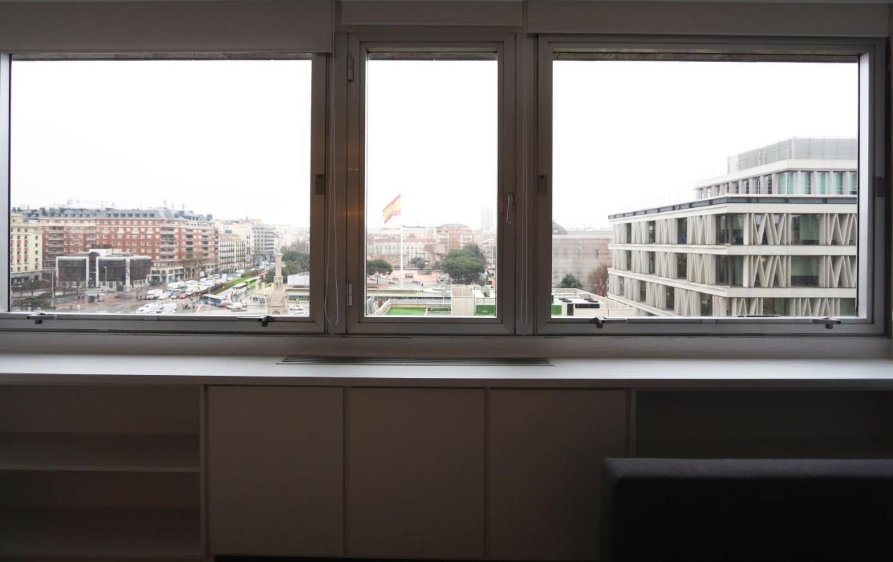 Appartamento Urbantec Realty - Plaza De Colon Madrid Esterno foto