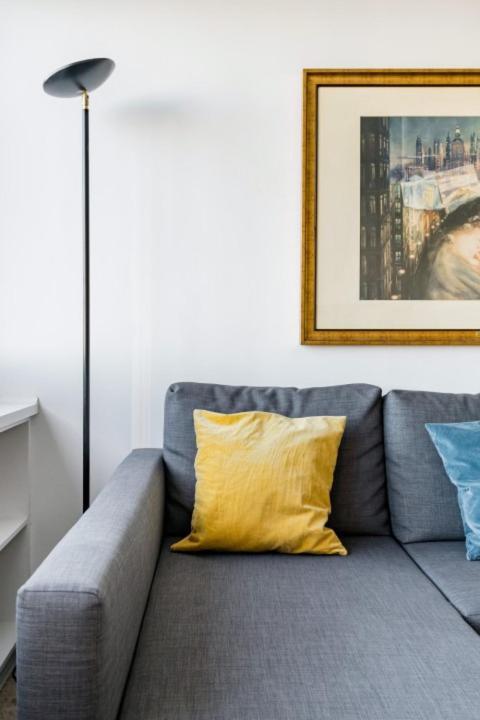 Appartamento Urbantec Realty - Plaza De Colon Madrid Esterno foto