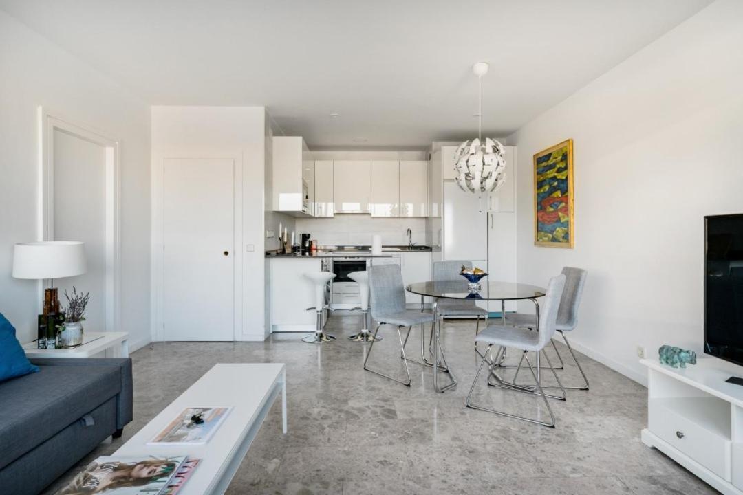 Appartamento Urbantec Realty - Plaza De Colon Madrid Esterno foto