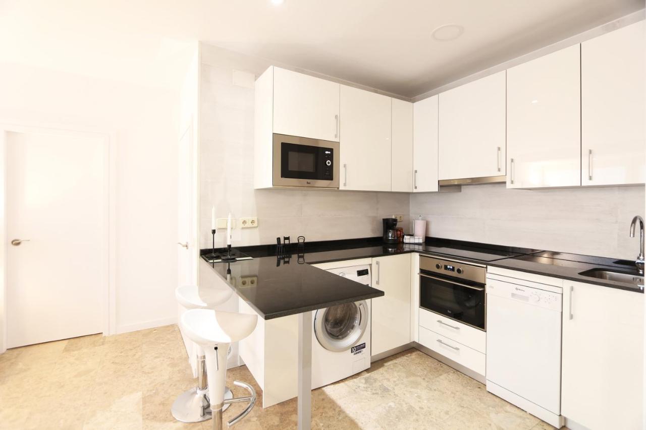 Appartamento Urbantec Realty - Plaza De Colon Madrid Esterno foto