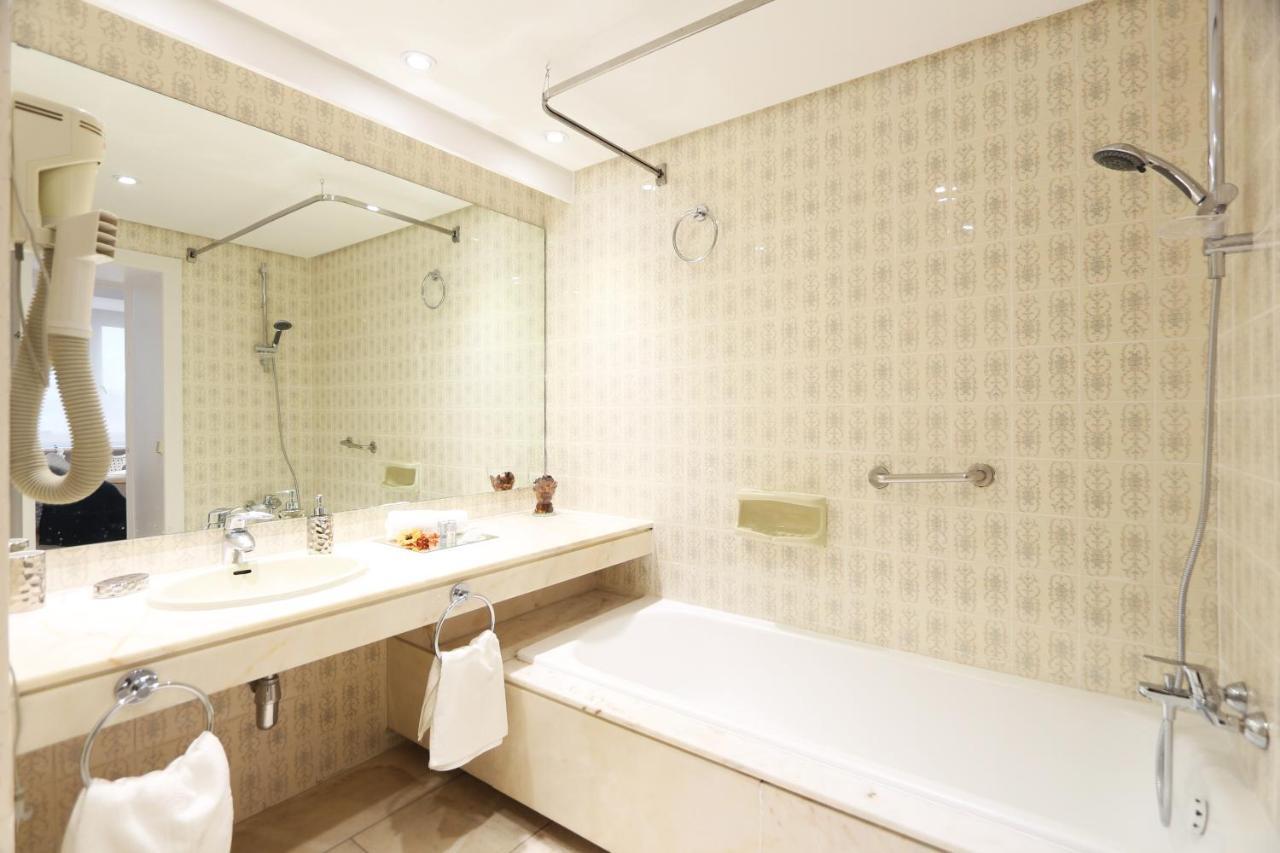 Appartamento Urbantec Realty - Plaza De Colon Madrid Esterno foto