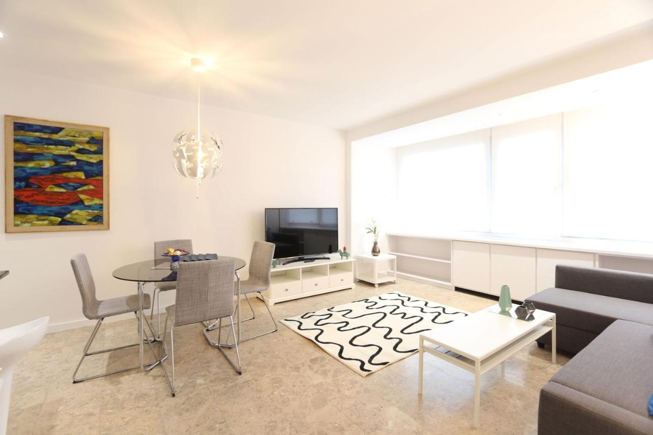 Appartamento Urbantec Realty - Plaza De Colon Madrid Esterno foto