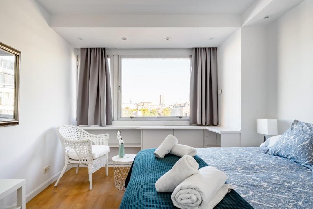 Appartamento Urbantec Realty - Plaza De Colon Madrid Esterno foto