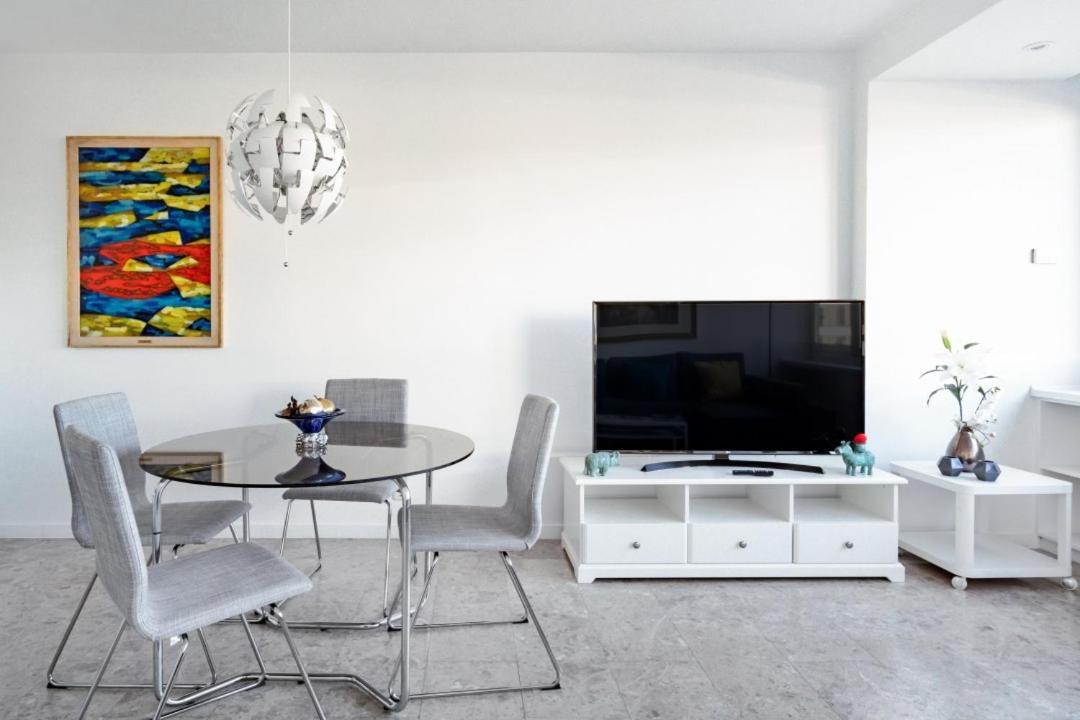 Appartamento Urbantec Realty - Plaza De Colon Madrid Esterno foto