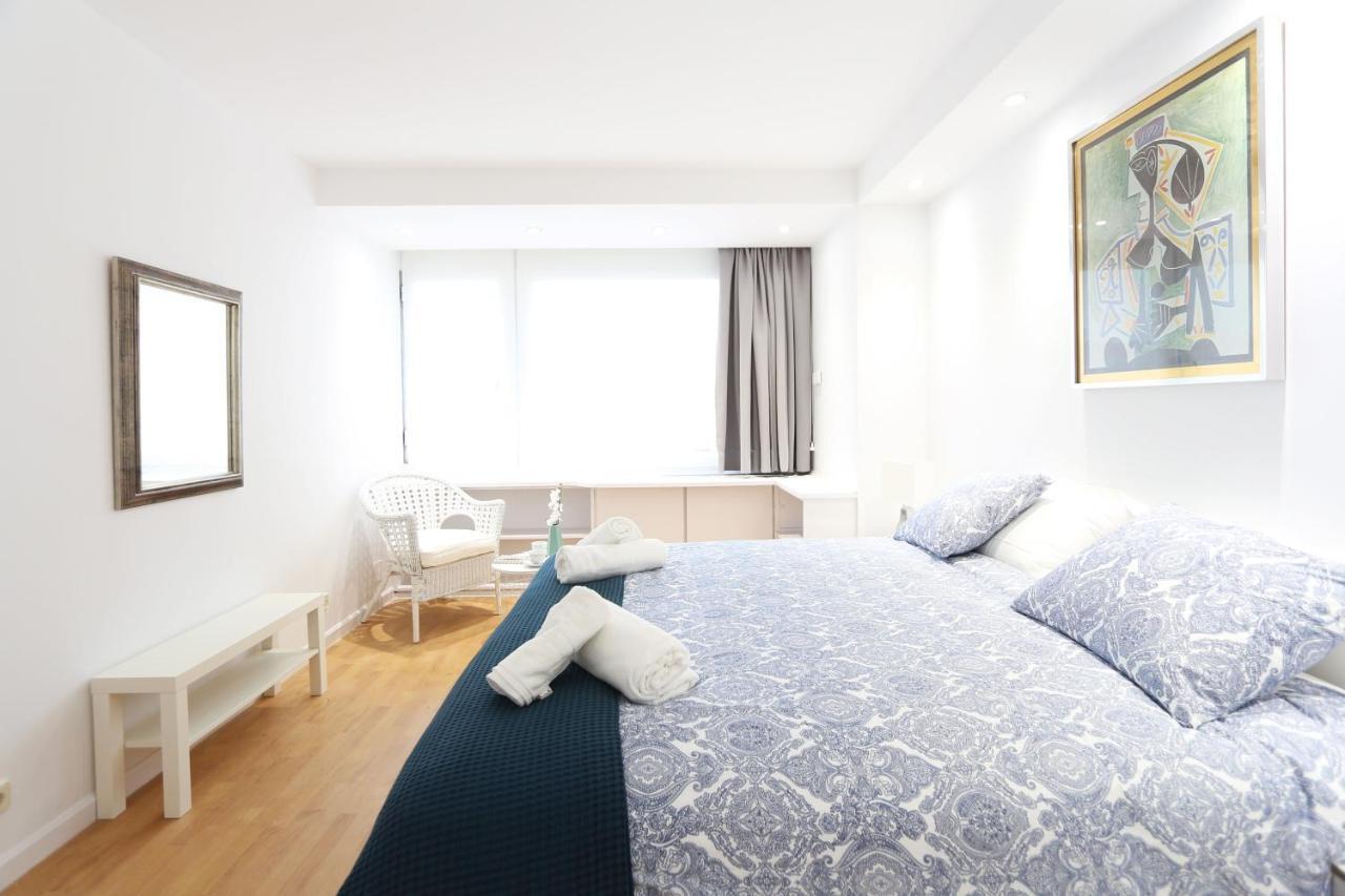 Appartamento Urbantec Realty - Plaza De Colon Madrid Esterno foto