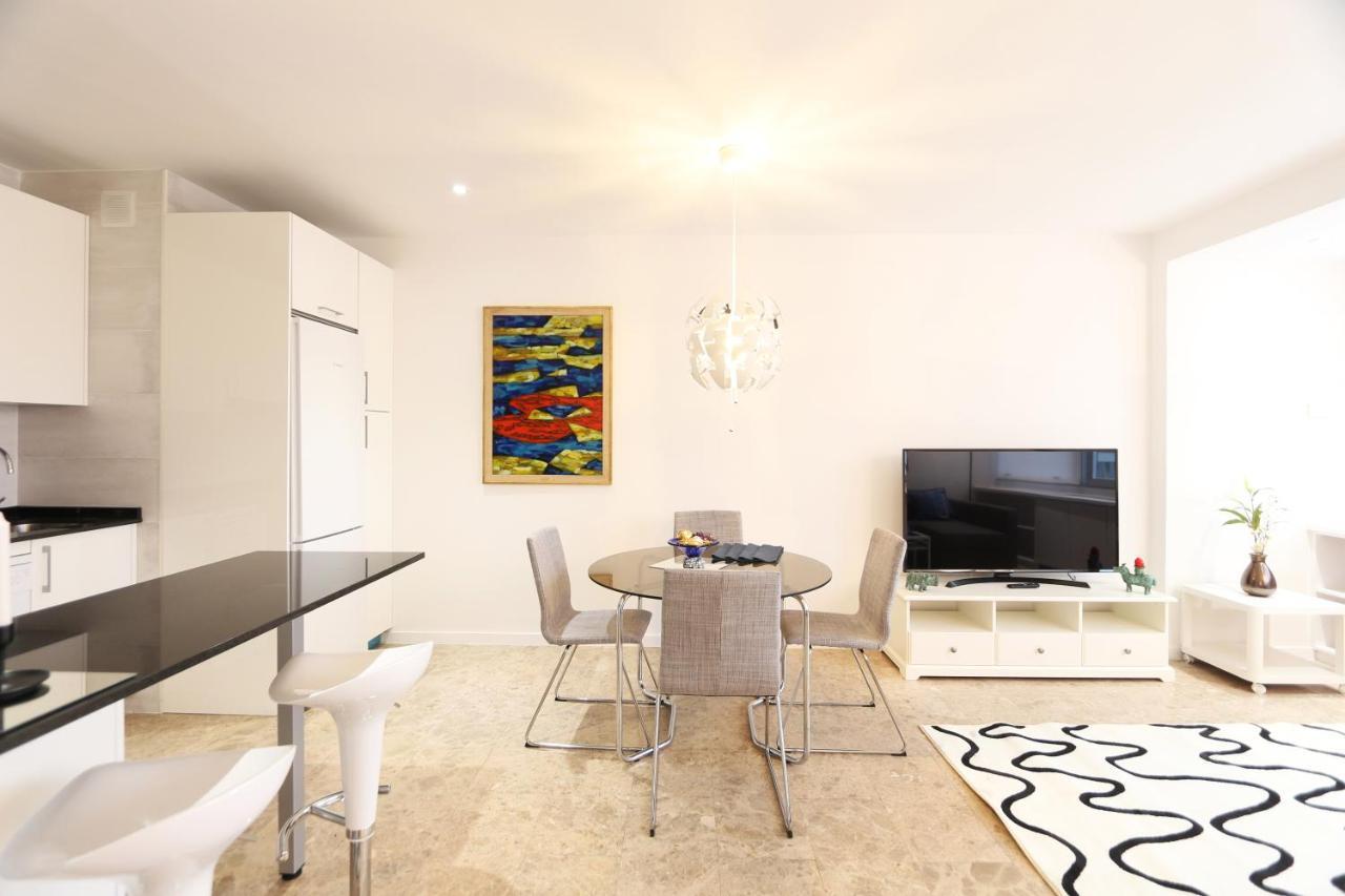 Appartamento Urbantec Realty - Plaza De Colon Madrid Esterno foto